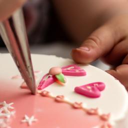Toothpicks are a handy tool for creating fine details on cake icing decorations